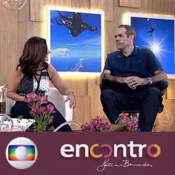 O médico Rodrigo é paraplégico, mas isso não o impediu de realizar um sonho e saltar de paraquedas