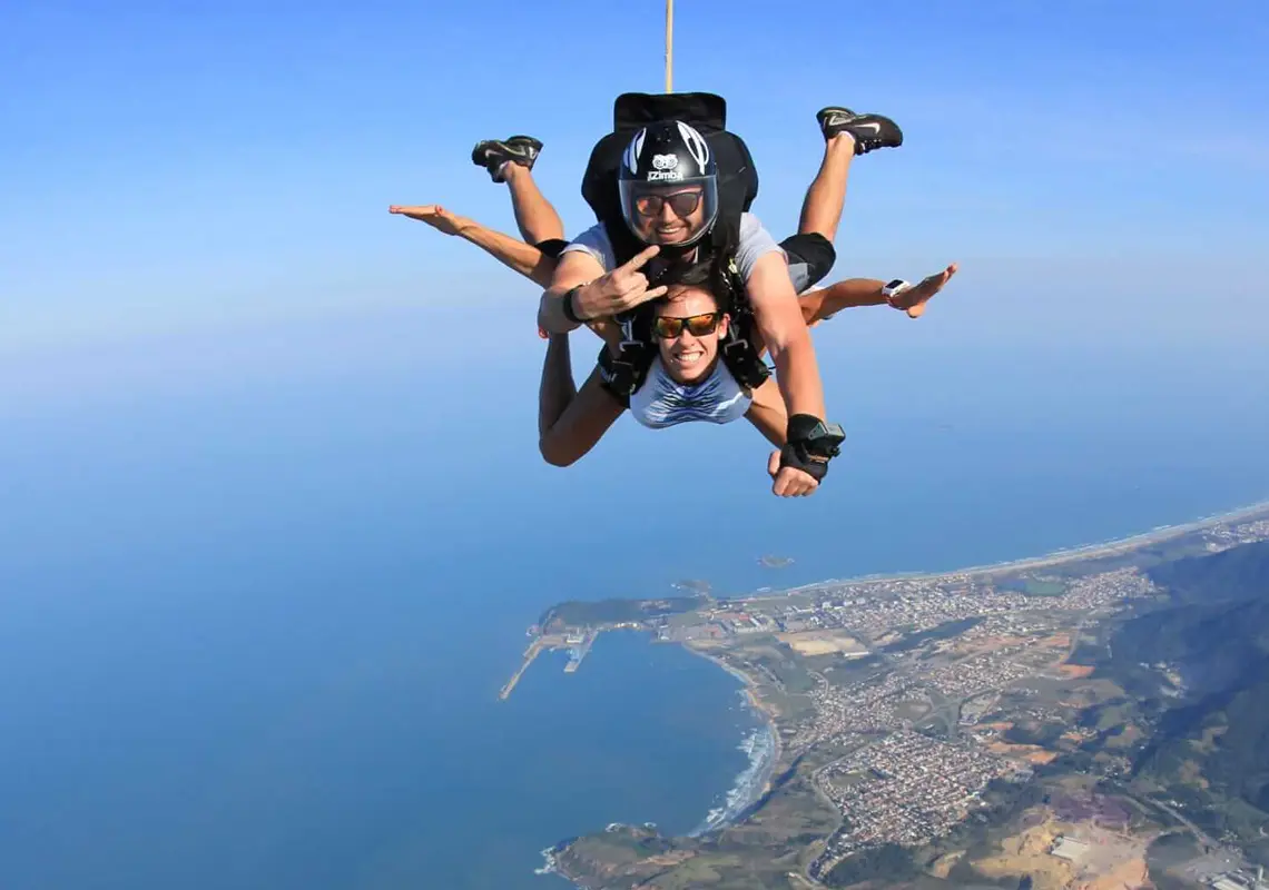 Salto Duplo com o visual do Porto de Imbituba ao fundo